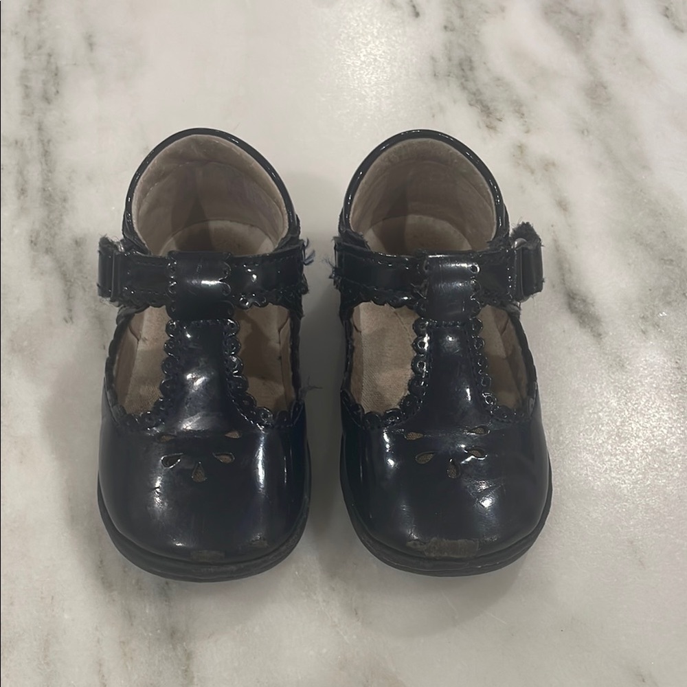 Angel shoes - Baby Dottie Scalloped T-Strap Patent Mary Jane, Navy size 4